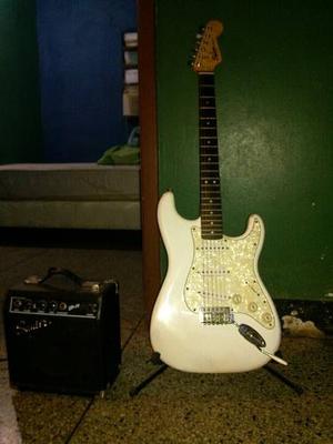 Guitarra Fender Squier Strat Con Amplificador Squier 10 Bts