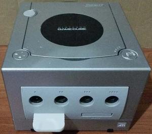 Nintendo Gamecube Con 2 Controles Y 2 Juegos...