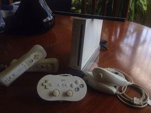 Nintendo Wii + Caja Original + 2 Controles + Control Clasico