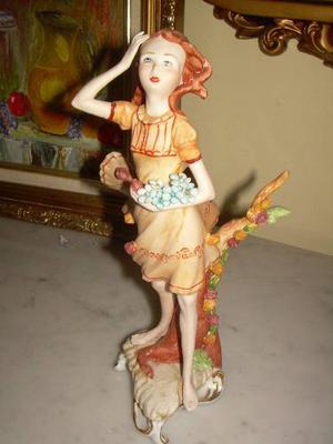 Figura De Porcelana Capodimonte Joven Con Uvas En Buen Estad