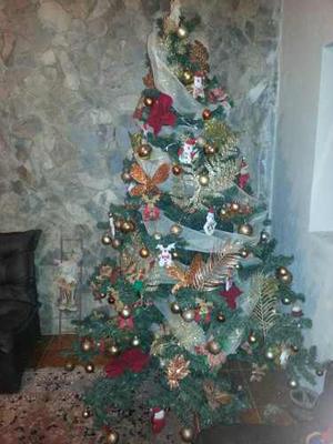 Árbol De Navidad Con Sus Adornos