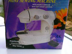 Maquina De Coser Pequeña Sewing Machine (nueva)