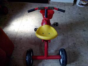 Triciclo Infantil A Pedal Para Niños En Perfecto Estado.