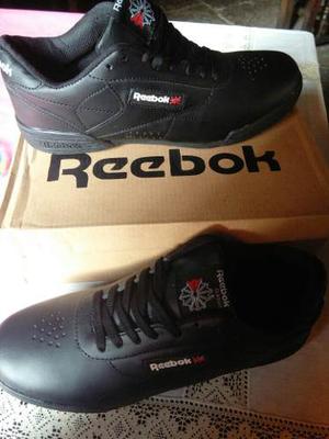 Zapatos Reebok Classic Triple Black Caballeros