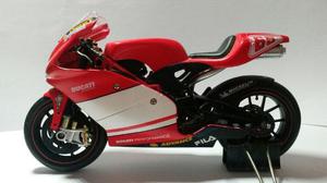 Moto Escala 1:12 Ducati Performance. Usada.