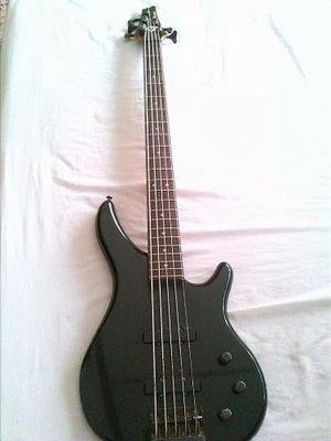 Bajo Ibanez 5 Cuerdas