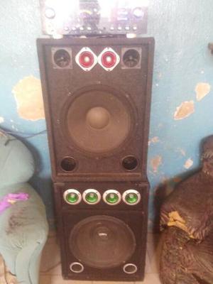 Se Vende O Cambia Amplificador Con Dos Cajones 15 Pulgadas..