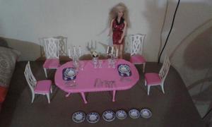 Barbie Original Con Juego De Comedor