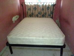 Vendo Cama De Hierro Forjado En Excelente Estado + Colchón