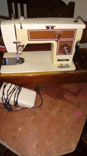 Maquina De Coser Venelux Como Nueva