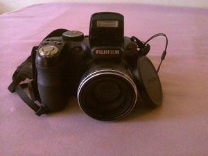 Camara Semiprofesional Fujifilm 14 Megapixel Lens 18x S