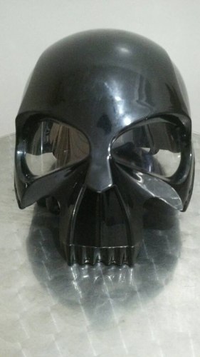 Casco En Forma De Calavera