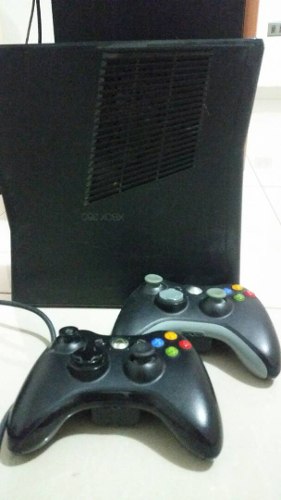 Consola Xbox 360 Con Sus Controles Y Juegos