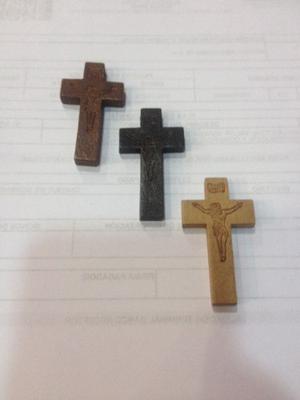 Cruces De Madera En Negro Y Marrón Oscuro Y Claro
