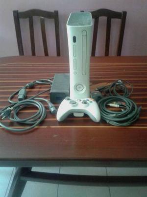 Vendo Xbox360 Arcade + 1 Control + Cables + Juegos