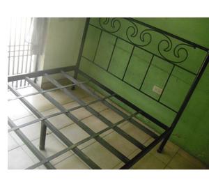 cama de hierro forjado usada con refuerzo