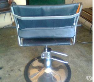silla hidraulica para peluqueria con detalle en posa brazo