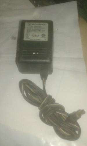 Cargador De Radio Motorola Mod: e V / 0.9 A