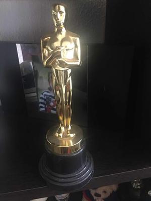 Estatuilla Del Oscar Traída De Los Ángeles