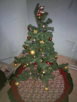 Arbol De Navidad Con Adornos, Pie De Tela Acolchado Y Luces