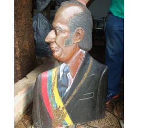 Retrato de ex-precidente Carlos Andres Perez en madera