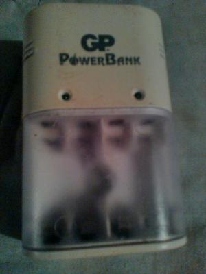 Cargador De Pilas Recargables Gp Power Bank 4aa / 4aaa