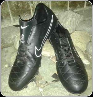 Tacos De Futbol / Nike Talla Eur 44 / Usa 9