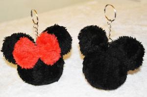 Bellos Llaveros Pompones De Micky Y Minnie Mouse