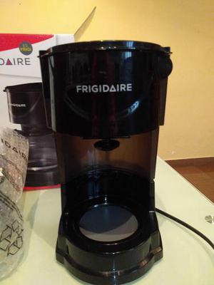 Cafetera Frigidaire Como Nueva En Caja! Una Sola Vez De Uso