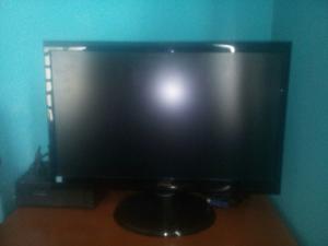 Monitor Aoc De 20 Pulgadas Con Sus Cables. Sin Detalles