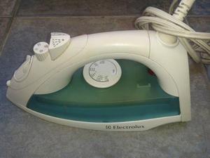 Plancha Electrolux A Vapor Modelo Plav2 Caparazon!!