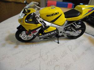 Suzuki Gsx-r600 De New Ray. 1/12. Espectacular!