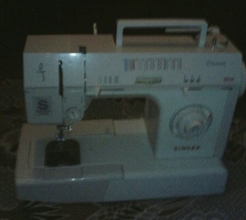 Maquina De Coser Modelo Debutante.marca Singer 100 Verdes