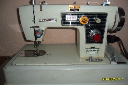 Maquina De Coser Triumph De Luxe