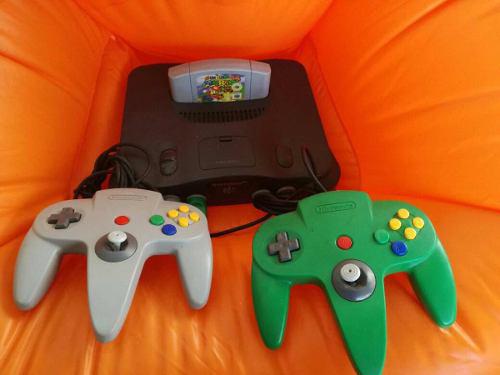 Nintendo 64 Más Dos Controles.