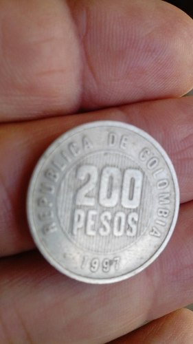 Moneda Colombiana 200 Pesos De  Valor Colección