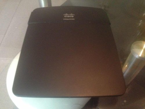 Router Inalámbrico N300 Linksys E