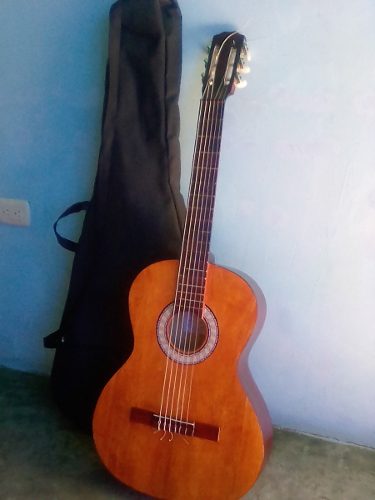 Guitarra Acustica Clasica Hecha En Venezuela Con Funda