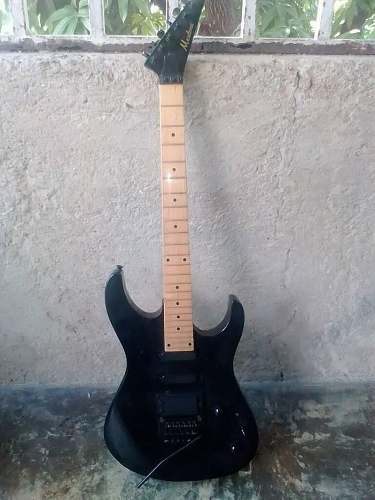 Guitarra Maxtone Sin Cuerdas. Con Floyd Rose