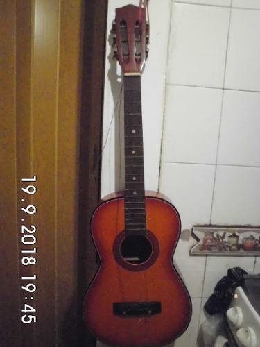 Guitarra Mediana