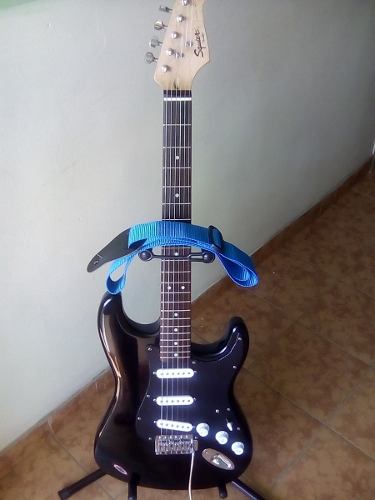 Guitarra Squier Fender Bullet Stra 90$