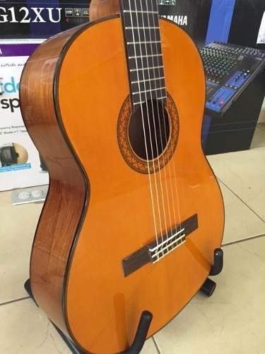 Guitarra Yahama C70