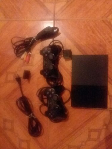 Vendo Playstation 2 Marca Sony,con 2 Controles,1 Memoria 8gb