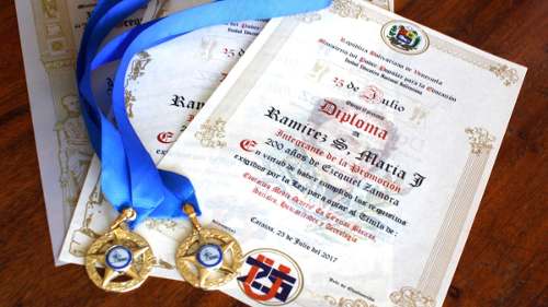 Paquete De Graduación. + Diploma + Medalla + Fotografía