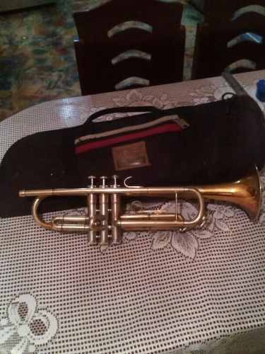 Vendo Trompeta By Con 20b Buenas Condiciones 200 Trump