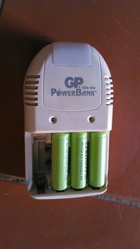 Cargador De Baterías Gp Nite Lite Power Bank