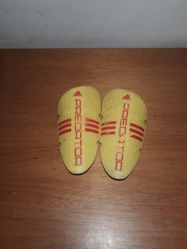 Canilleras adidas Predator