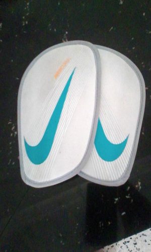 Canilleras(remate) Fútbol Nike Mercurial, Niños Talla S