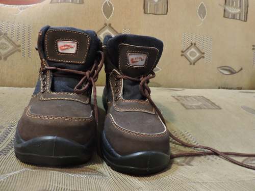 Botas De Seguridad. Marca Saga. Talla 40