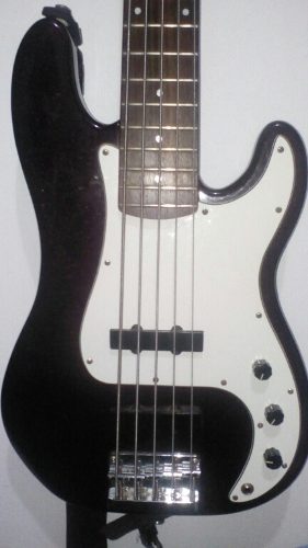 Bajo Squier P-bass 5 Cuerdas Standard Series